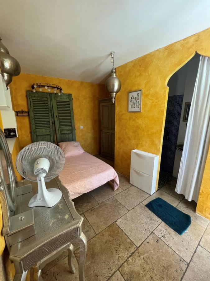 Maison D'Hotes Le Mas De Lila Vers Pont du Gard Bagian luar foto